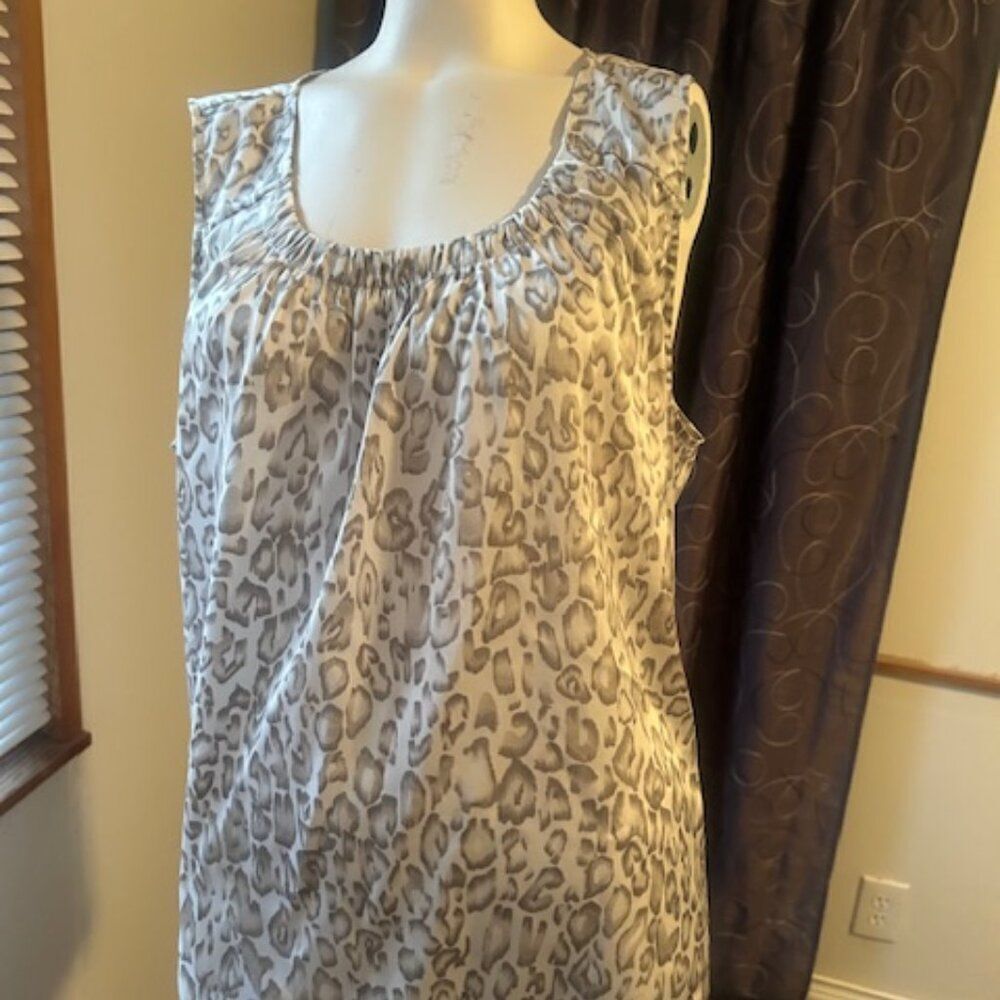 Chico's Animal Print White/Gray sleeveless blouse, size 3/XL